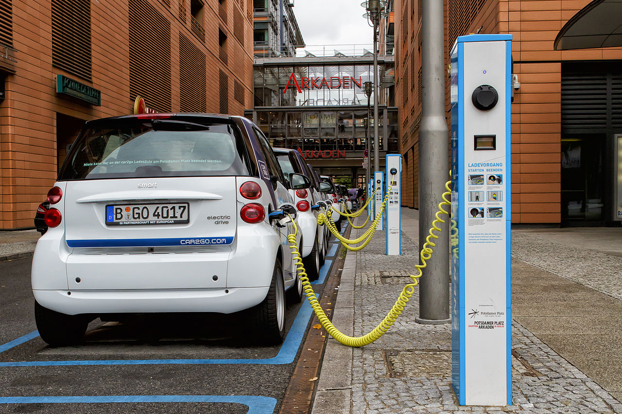 Okaya Power Group collaborates with BluSmart Electric Mobility for EV charging stations