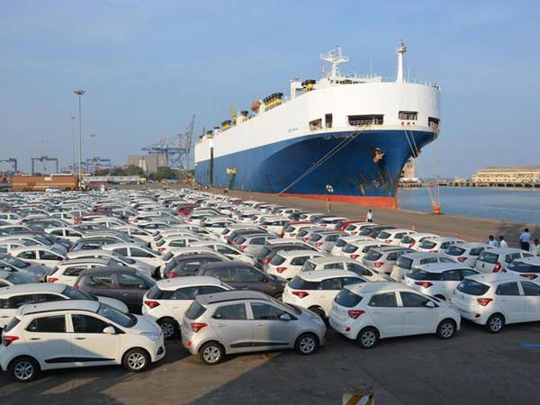 Covid-19 hits passenger vehicle exports, shipments tumble 39% in FY21