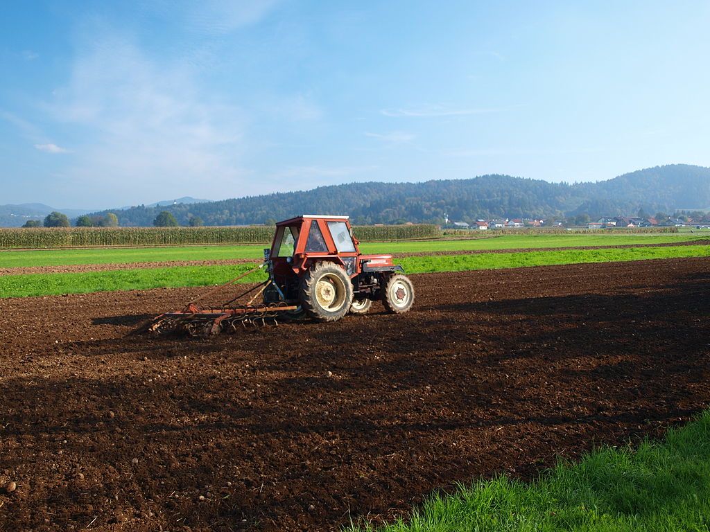 Bank of Baroda enters into an MoU with M&M for tractor finance