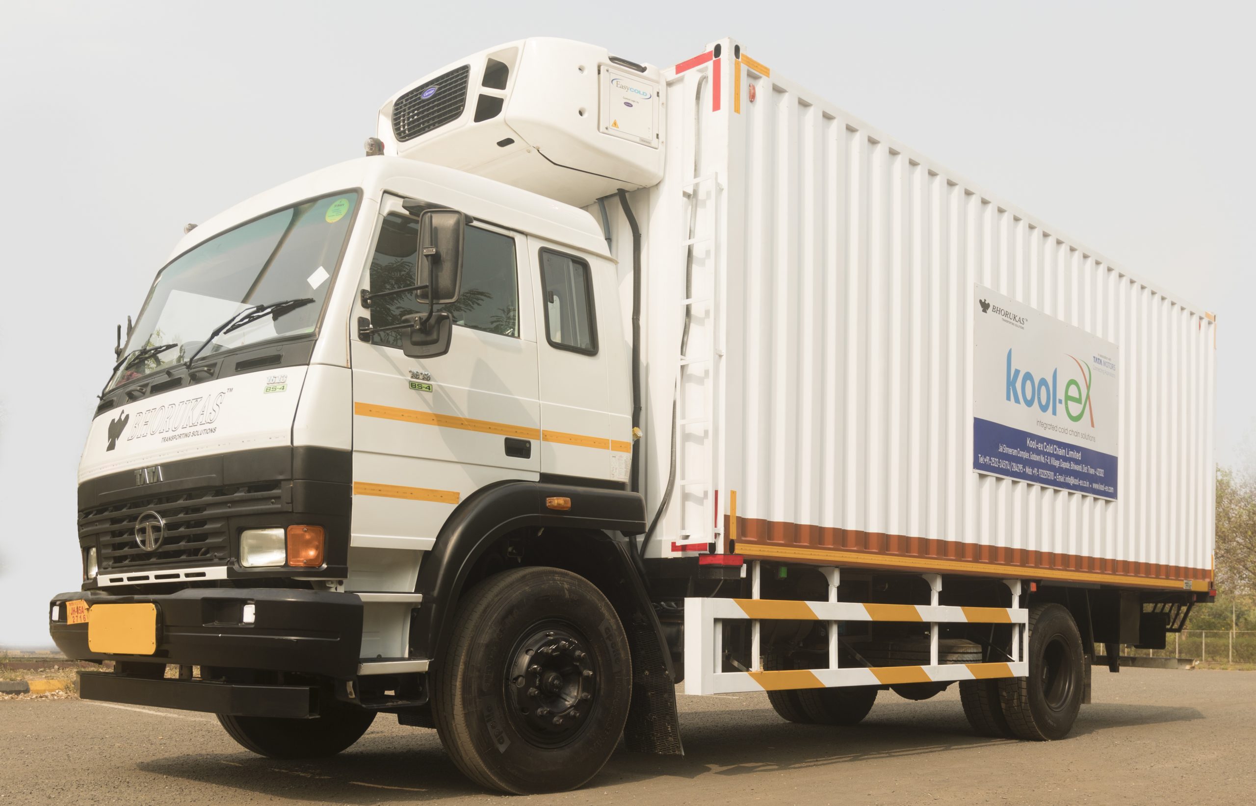 Commercial vehicle makers may incur Rs 6000 cr net loss this fiscal: Crisil