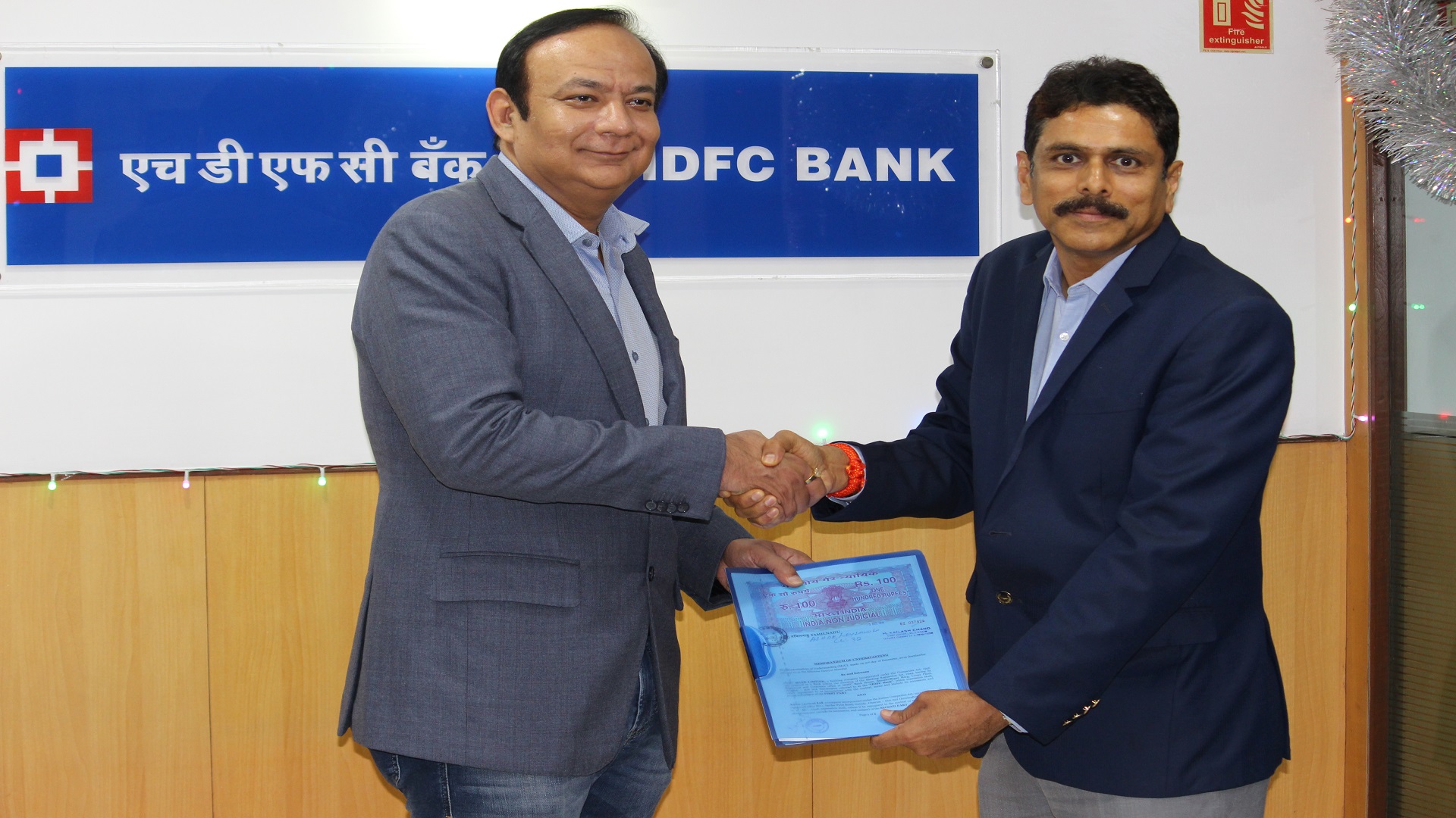 Ashok Leyland partners with HDFC Bank