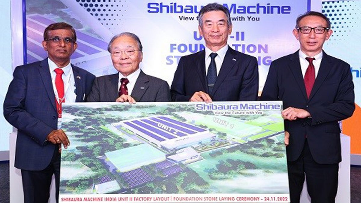 The top leadership team of Shibaura Machine Group is posing with the new factory picture at Chennai