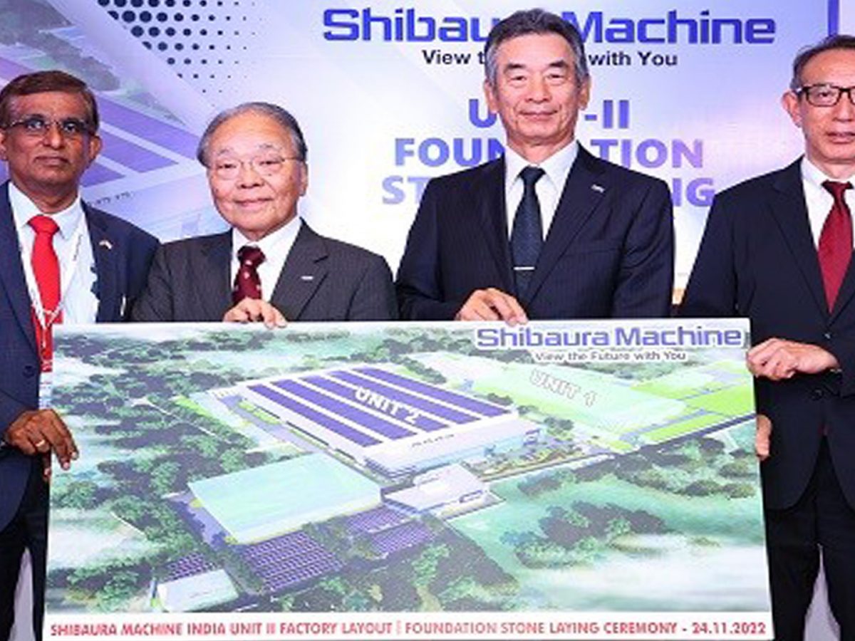 The top leadership team of Shibaura Machine Group is posing with the new factory picture at Chennai