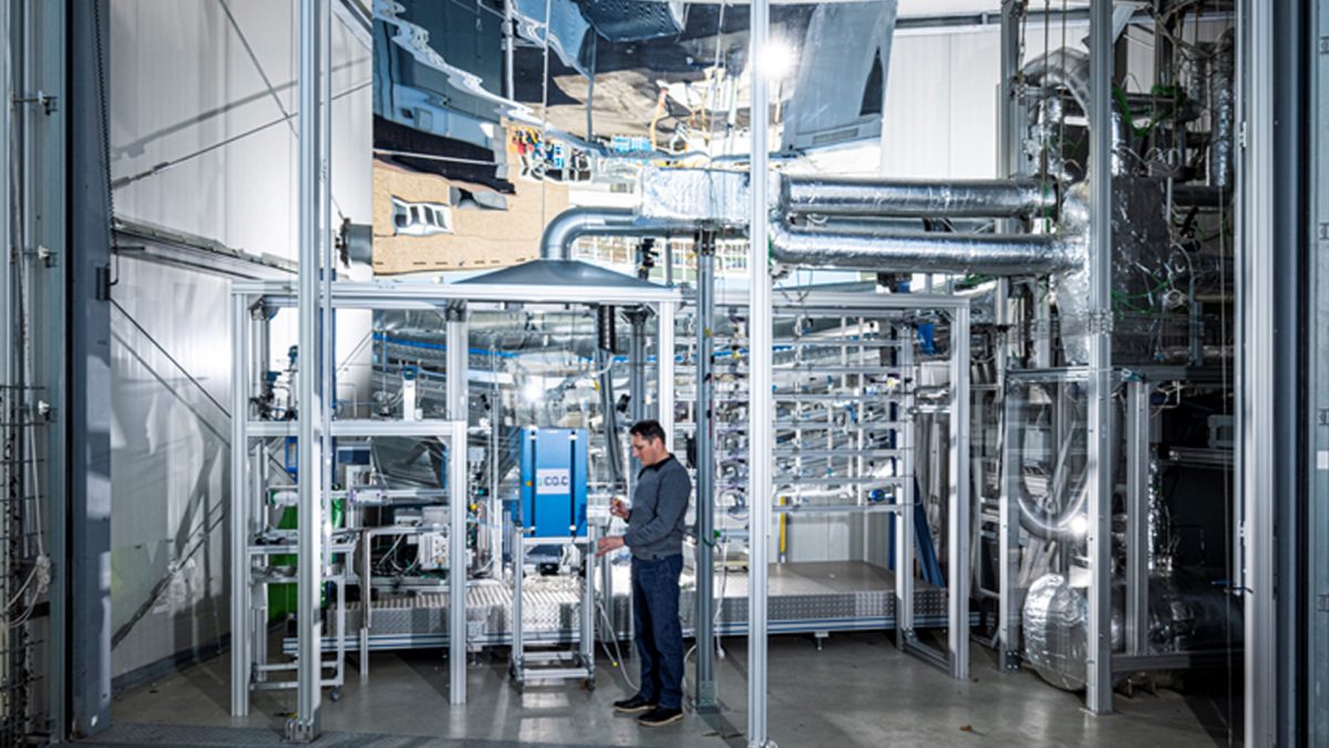 The new NECOC facility at KIT produces the high-tech resource carbon out of the climate-harming CO2 in the ambient air. (Photo: Markus Breig) (IMAGE) Karlsruher Institut für Technologie (KIT)