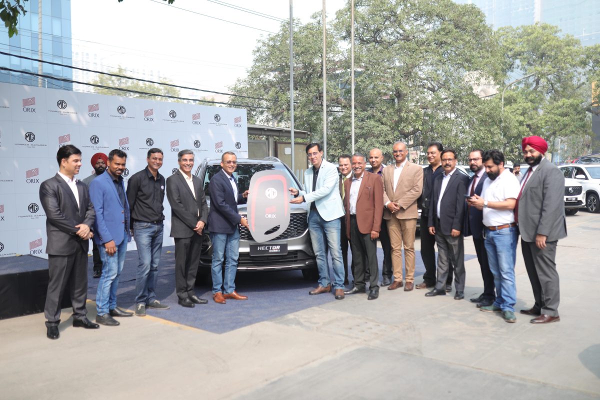 From L to R - Sandeep Gambhir-MD- Orix,Gaurav Gupta-CCO-MG Motor,Rajesh Banga-VP Rent a Car-Orix, Rakesh Sidana-Dir Sales-MG, PN Subramanian-Head Employee Transport-Orix,Gaurav Dhoopar-Rent a car-Orix & Karun Gupta-DGM-MG