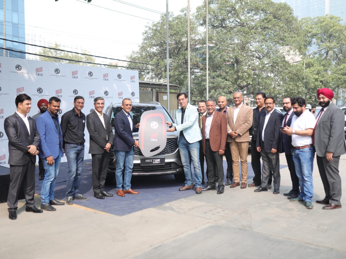 From L to R - Sandeep Gambhir-MD- Orix,Gaurav Gupta-CCO-MG Motor,Rajesh Banga-VP Rent a Car-Orix, Rakesh Sidana-Dir Sales-MG, PN Subramanian-Head Employee Transport-Orix,Gaurav Dhoopar-Rent a car-Orix & Karun Gupta-DGM-MG