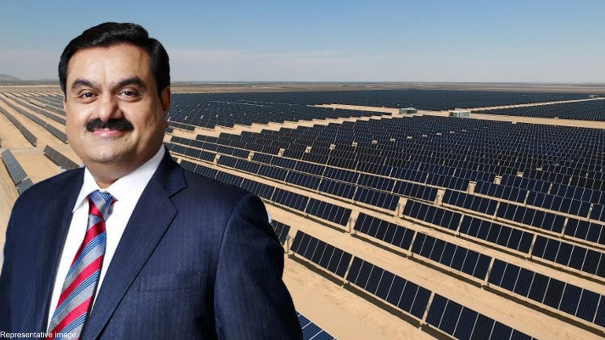 గ్రీన్‌ ఎనర్జీపై అదానీ దృష్టి | Adani Family To Invest Rs 9350 Cr In Green  Energy Arm - Sakshi