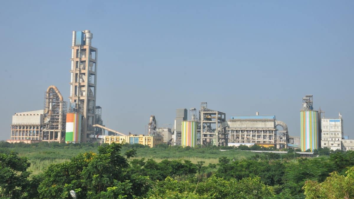 Dalmia Bharat expands cement production capacity with new facility in ...